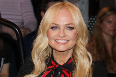 Spice Girl Emma Bunton accidentally sexted her mom a topless。